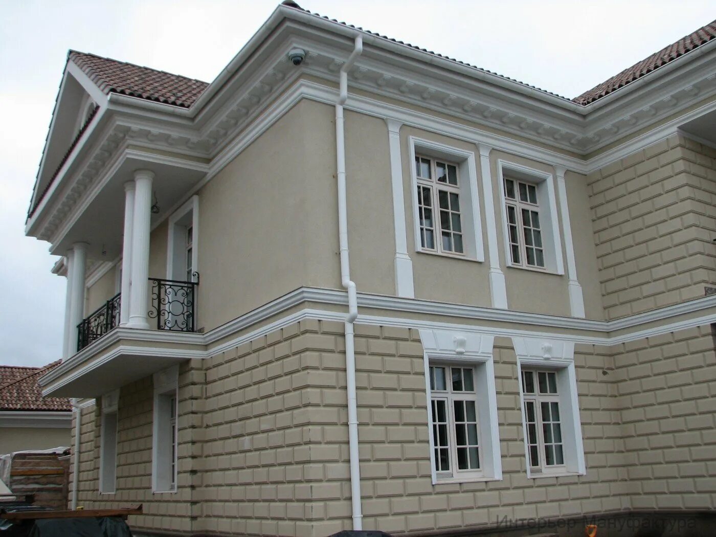 Decor facade архитектура фасадный декор. Лепнинапласт фасадный декор. Отделка фасада лепниной. Фасадный декор из пенополистирола для наружной отделки. Фасад полиуретан