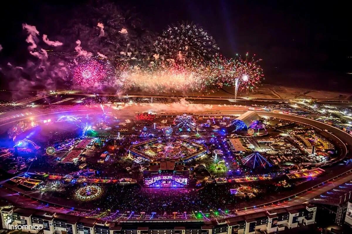 Electric daisy carnival фестиваль. Vegas 2024. вегас 2024. Electric daisy carnival, 375000 посетителей. лас вегас 2024.