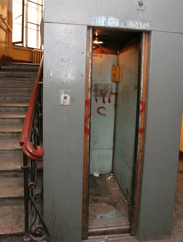 лифт эмиз. чистый лифт. старый лифт в подъезде. старый лифт с людьми. худшие лифты.