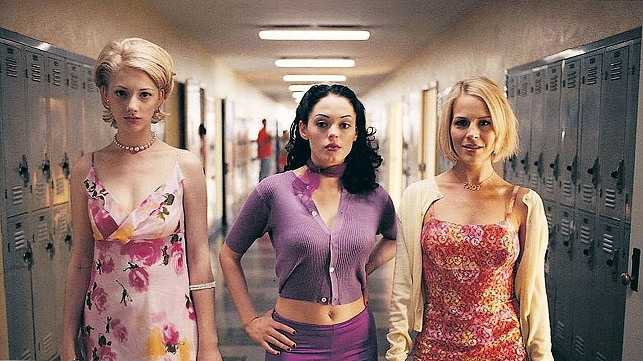 Дева 2000 год. Фильм королевы убийств. Jawbreaker 1999. Роуз макгоуэн королевы убийств.