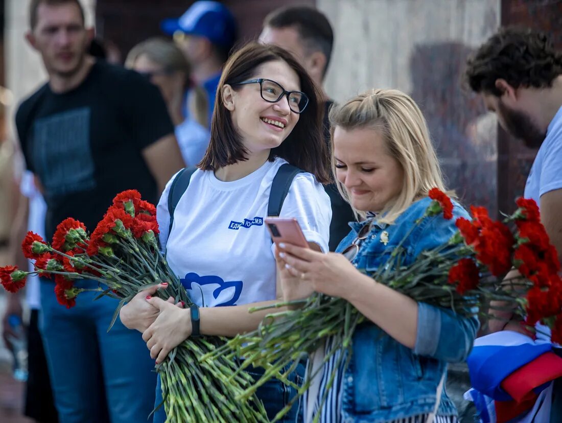 Куряне уезжают. Повреждение деревьев на чиланзарской улице. Много путешествий. Фотосессия на вокзале казани. Курский вокзал было стало.
