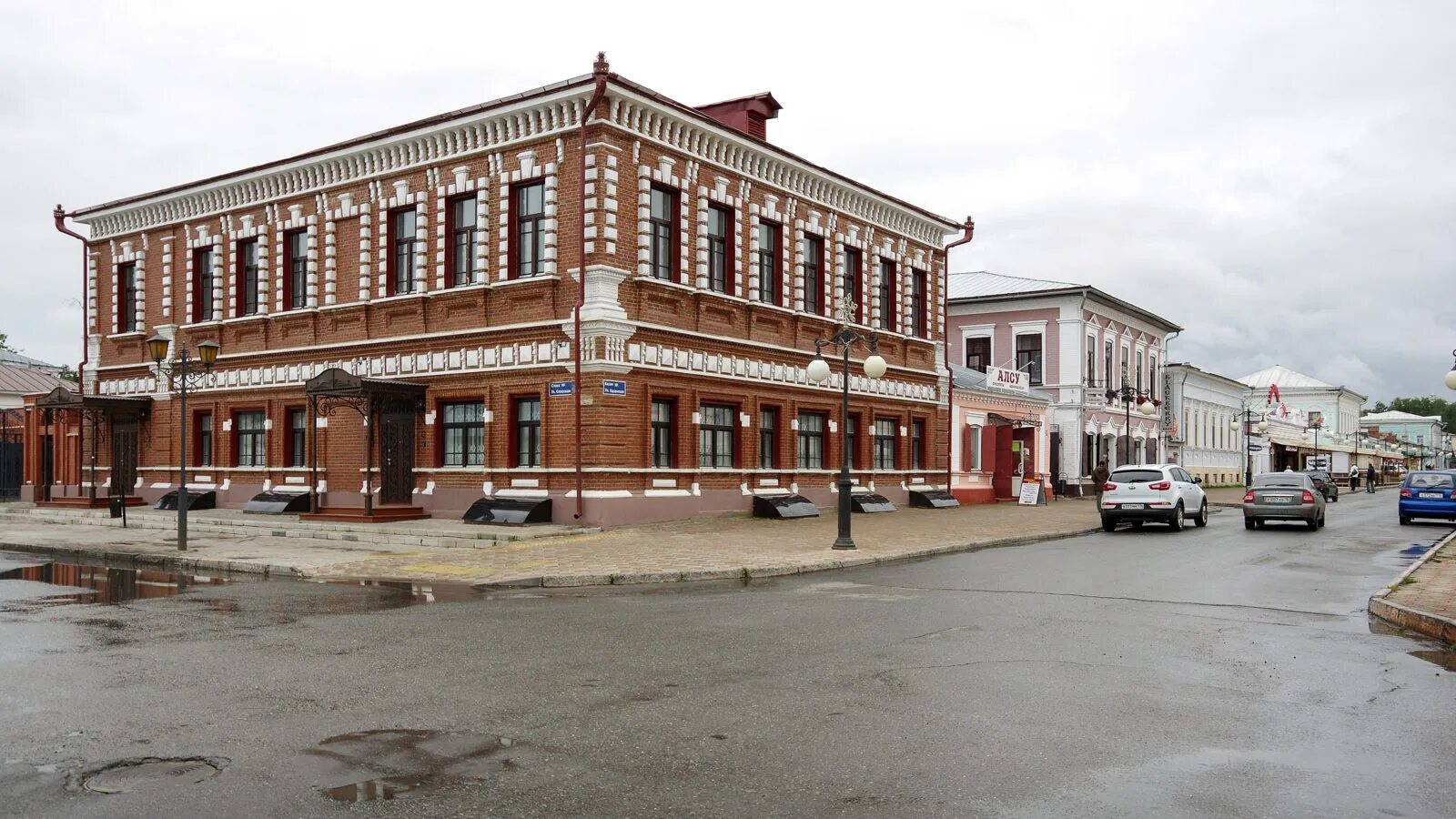 Прокуратура елабуга. Елабуга население. Елабуга жители. В елабуге поздравили с днем работника хозяйственного. Тд камзо елабуга.