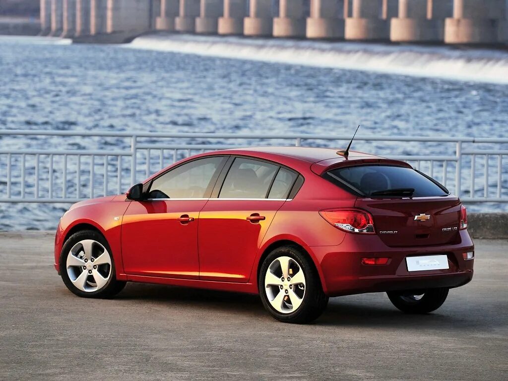 Красивые хэтчбеки. Chevrolet Cruze Hatchback. Chevrolet Cruze хэтчбек. Шевроле Круз 2011 хэтчбек. Шевроле Круз 2011 красный.