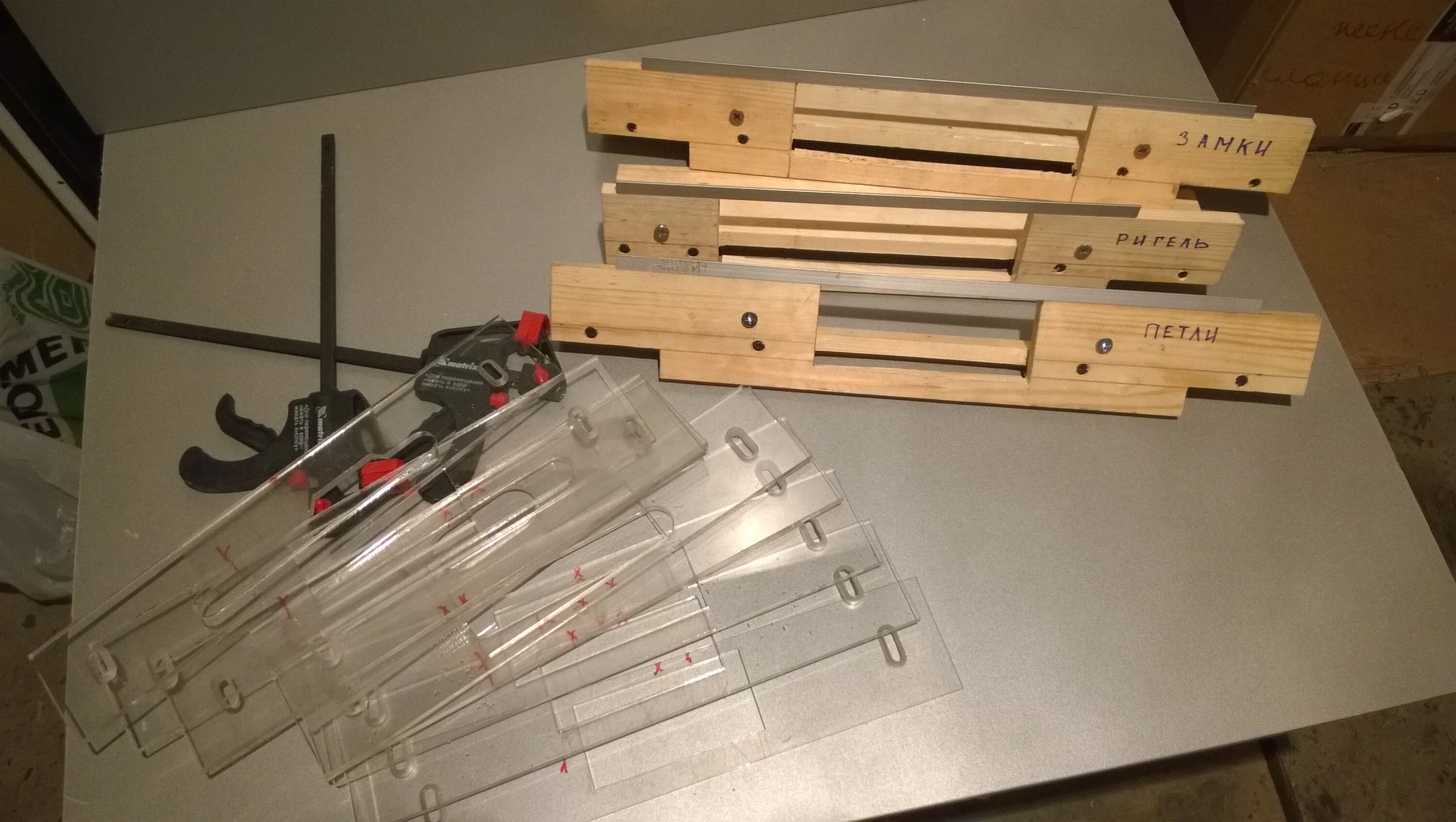 Шаблонодержатель v. Набор для врезания замков bi-metal d180004 dewalt. Dewalt d180004 door lock installation kit. Шаблонодержатель v. Кондуктор для врезки дверных замков dewalt.