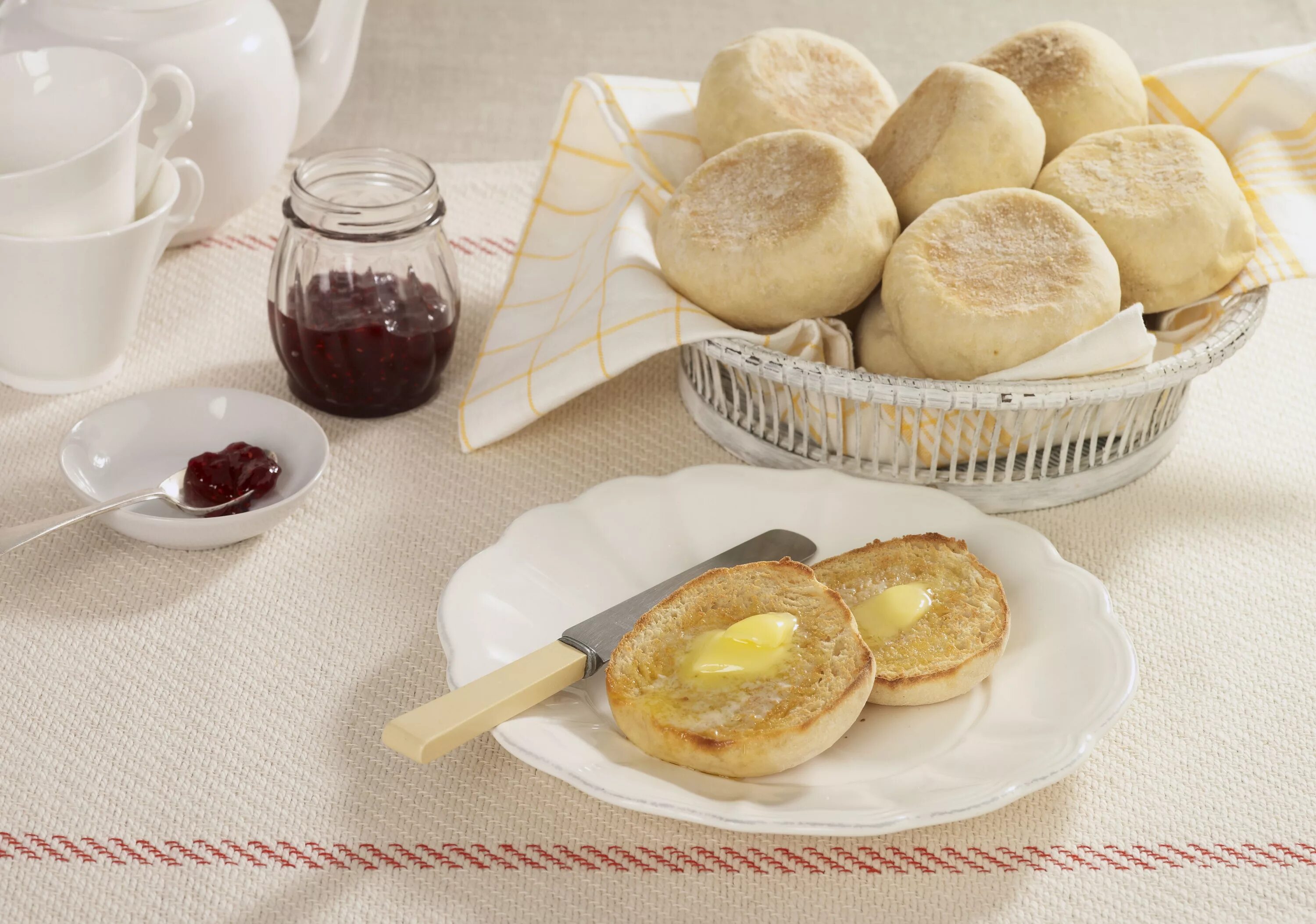 It s very tasty. Английский Маффин. Bread and Butter. Bread Butter eating. Be Bread and Butter.