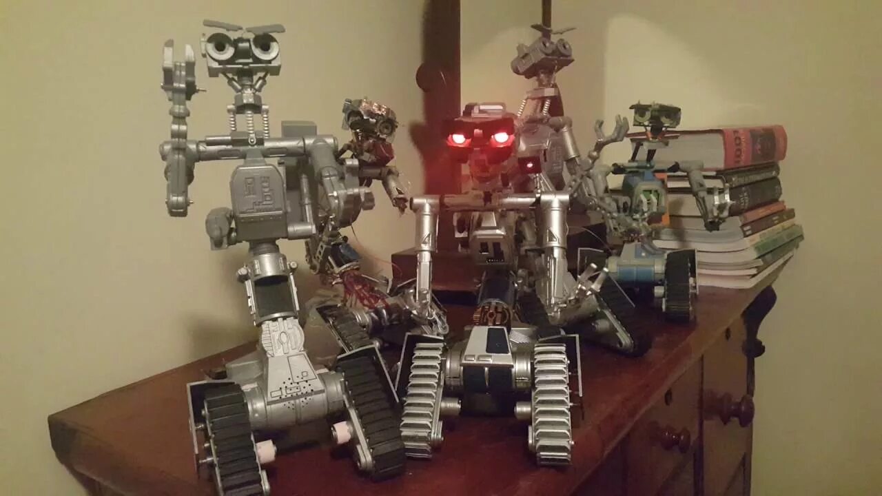 Robot short. Johnny 5 (short circuit). Джонни 5 короткое замыкание. Короткое замыкание робот. Короткое замыкание робот игрушка.