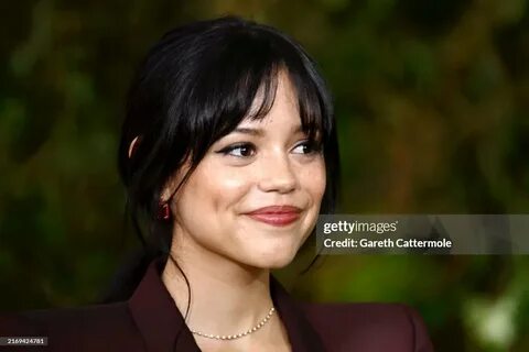 Дженна барлық фотосуреттерді қуыршақ етеді