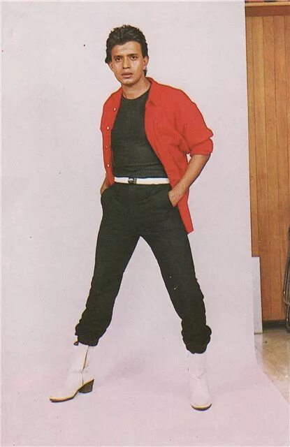 Какой рост у митхуна чакраборти. Митзун чакраборти во весь пост. Какой рост у митхуна чакраборти. Митхун чакраборти рост. Митхун чакраборти рост.