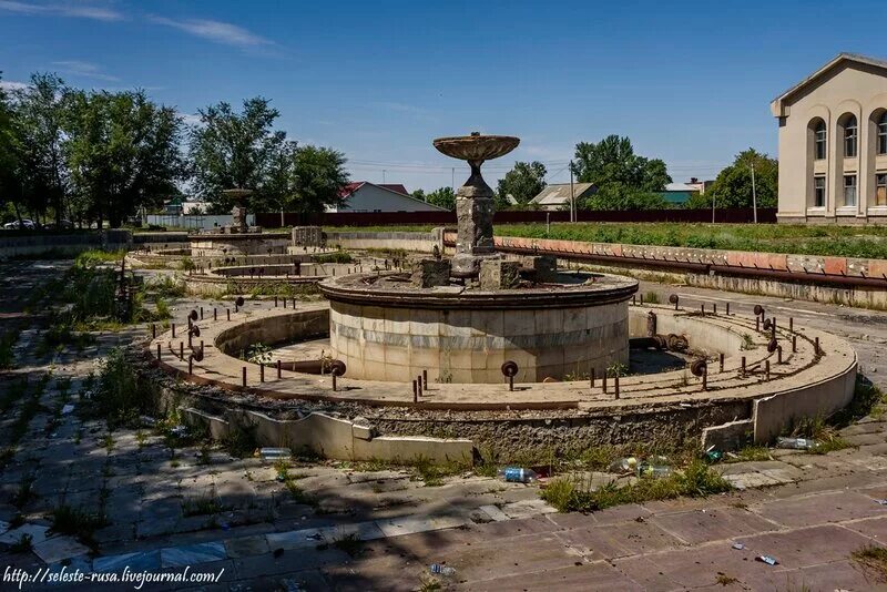 Августовка большечерниговский самарская область. Августовка фонтан. Августовка Самарская область фонтан. Августовка Самарская область село фонтан. Село Августовка Большечерниговского района Самарской области.