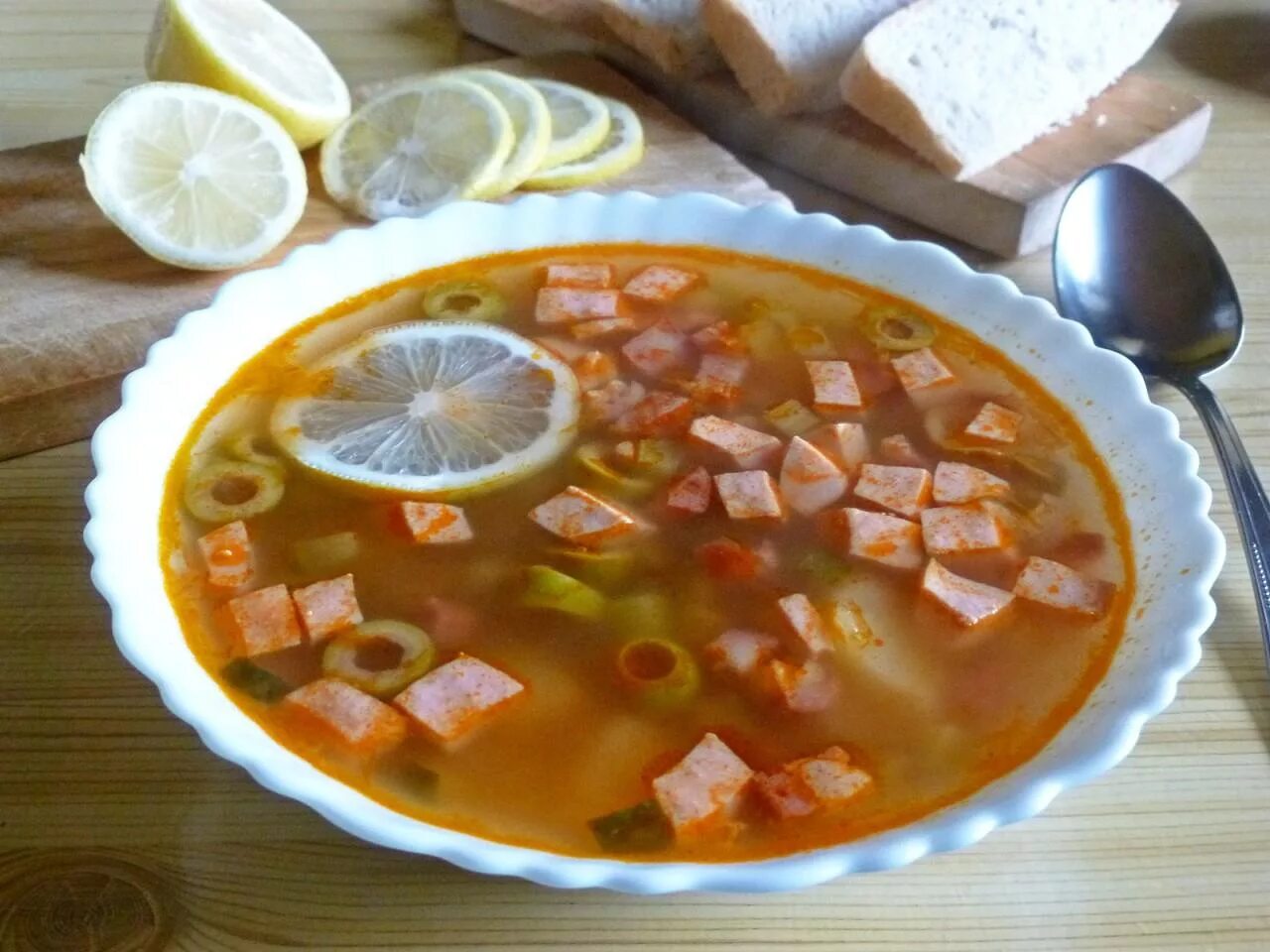 Солянка с сосисками классический