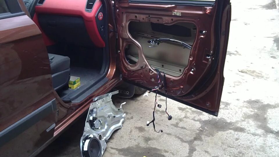 Как снять обшивку двери киа соул Снятие обшивки задней двери Kia Soul 2 KIA Soul (2G), 1,6 л, 2016 года своими