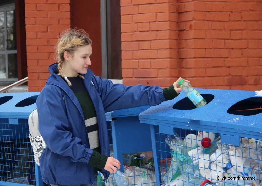 сбор пластиковых крышек. пластиковые бутылки вторсырье. утилизация пластиковых отходов. переработка пластика. пластиковые бутылки отходы.