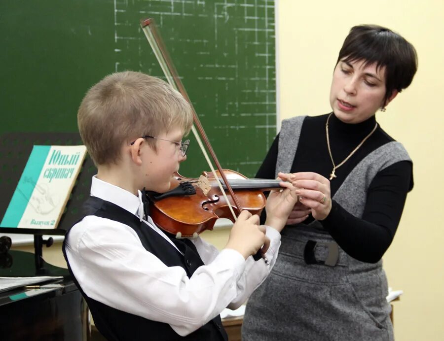Преподаватель дши курсы. Дши горячий ключ. масленникова дши. занятие в музыкальной школе скрипка. скрипка дши.