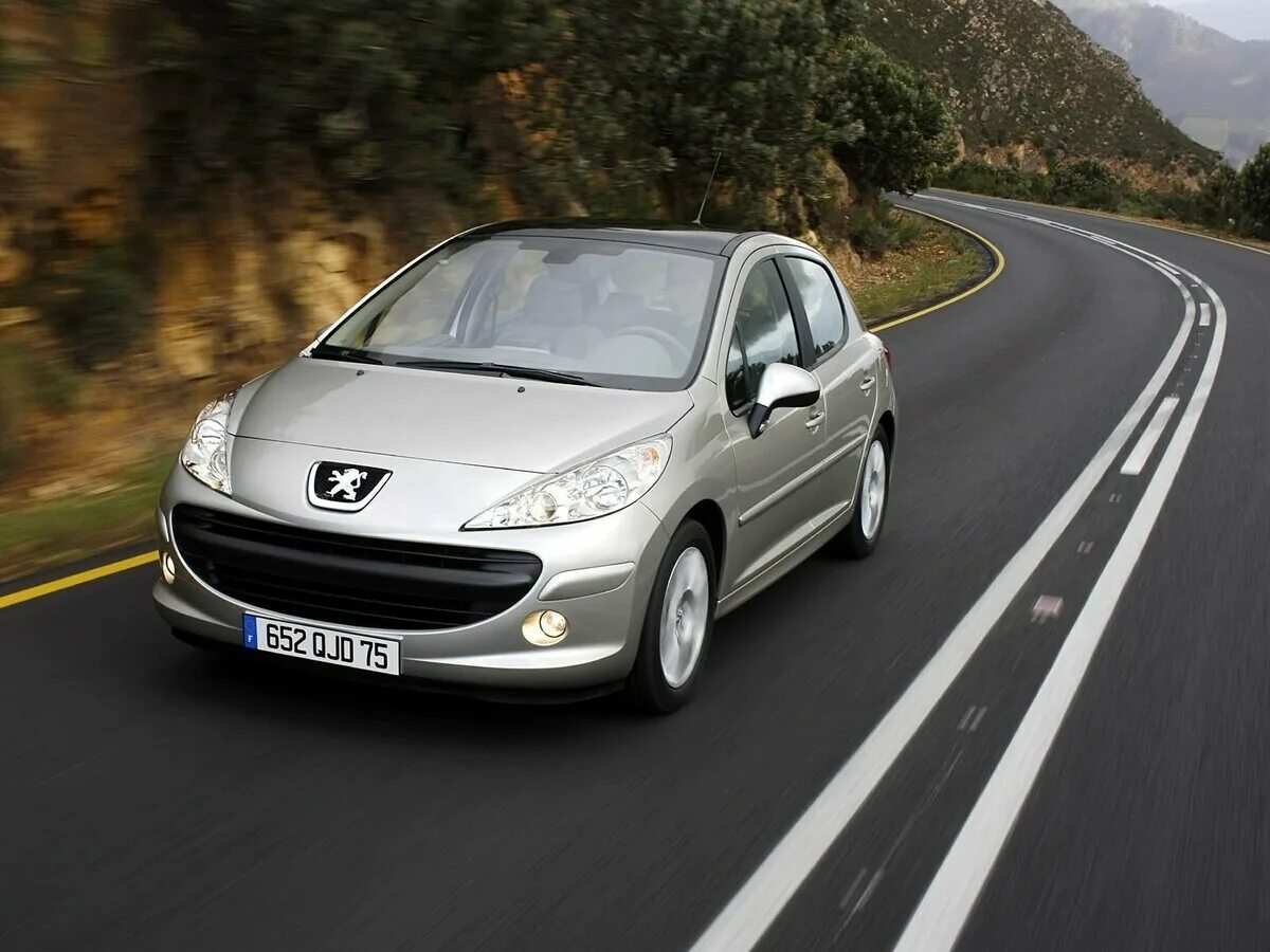 Какое пежо лучше купить. Peugeot 207. Пежо 207 2006. Peugeot 207 2006. Peugeot 207 седан.