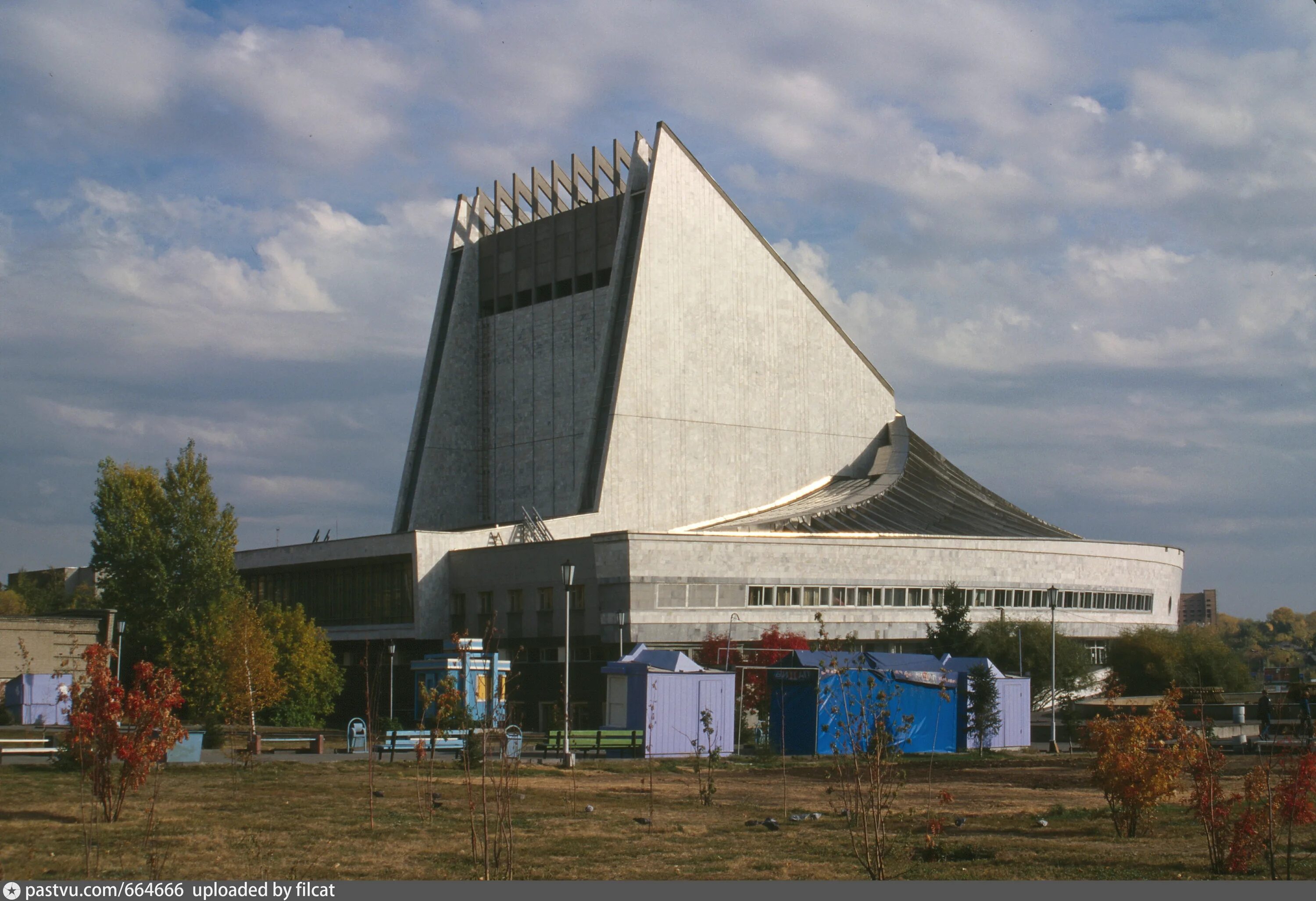 Глобус новосибирск афиша. Novosibirsk театр Глобус. Театр Глобус Россия. Театр 1980. Глобус Новосибирск фото.