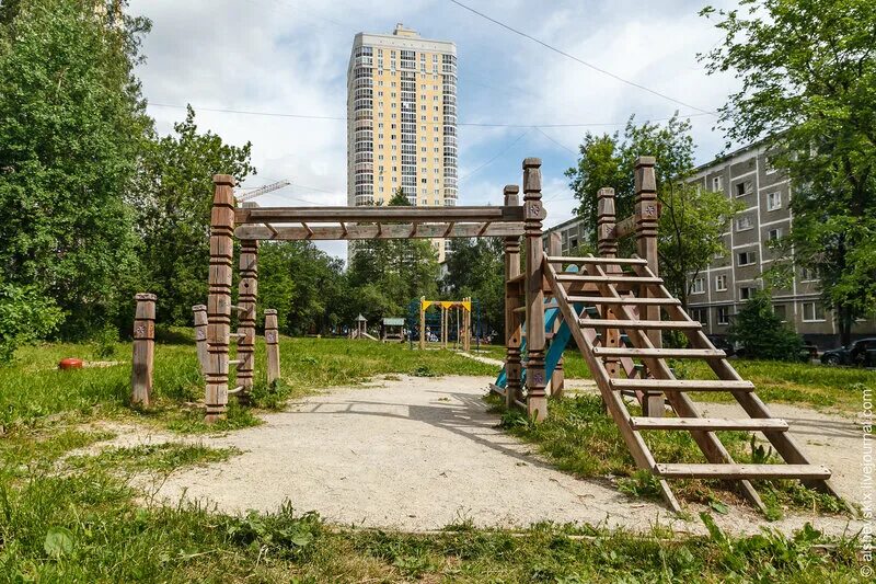 Город Екатеринбург Чкаловский парк. Чкаловский район Екатеринбург. Микрорайон Чкаловский Екатеринбурга. Дворы Чкаловского района Екатеринбурга. Чкаловский район фото