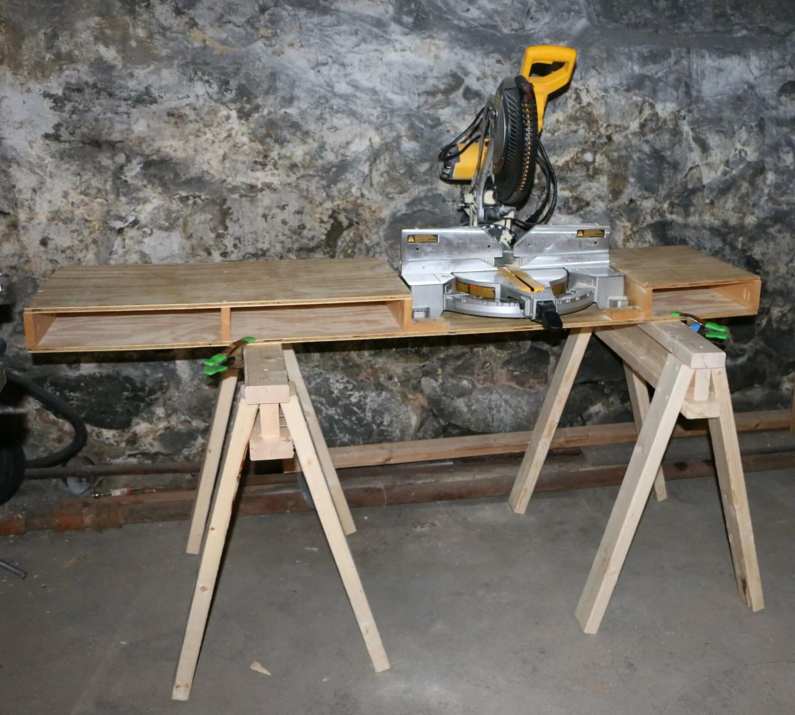Saw bench. Miter saw table. portable miter saw machine alfa.