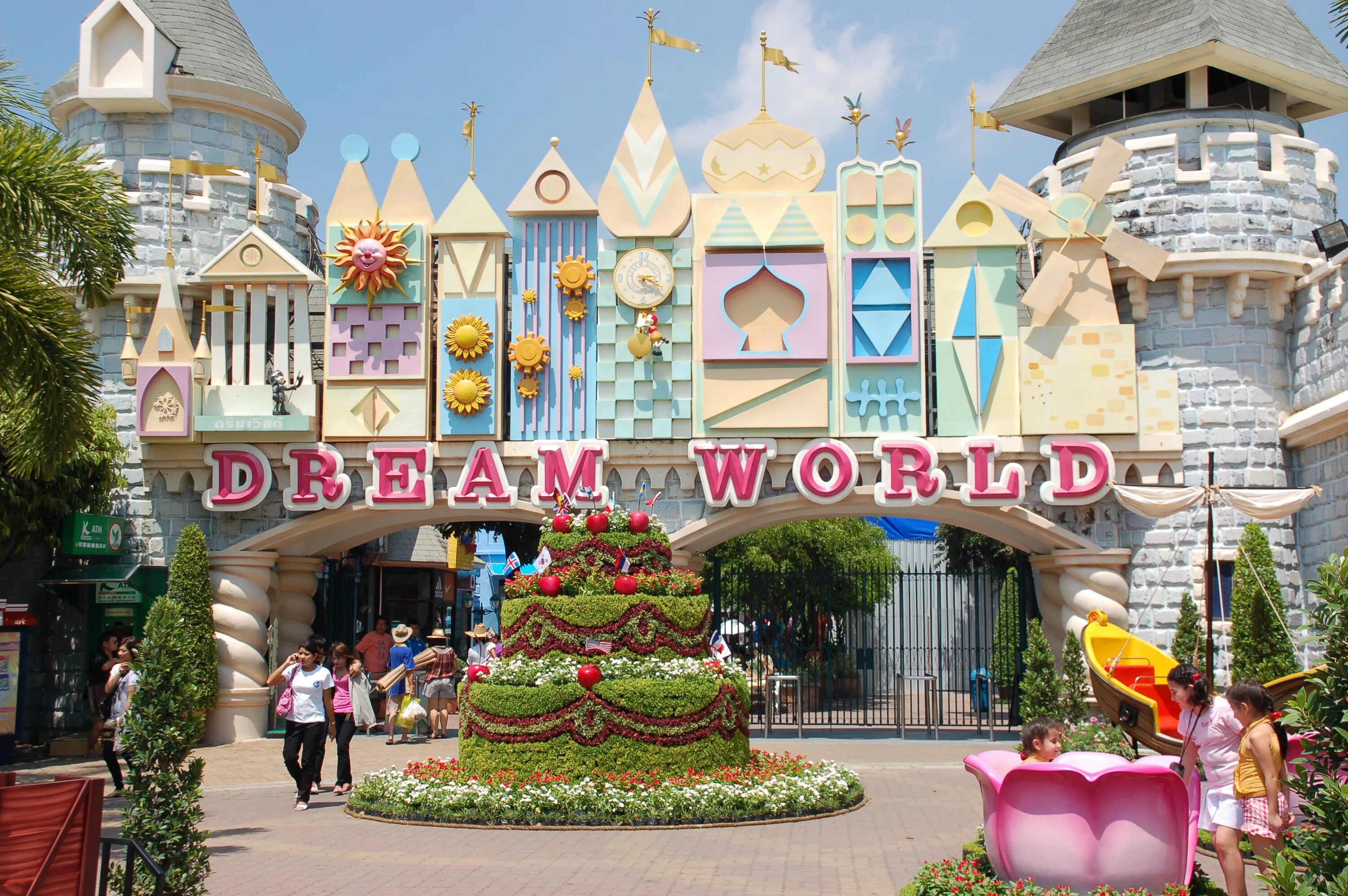 Развлечения в паттайе. Дрим ворлд парк в Таиланде. Парк развлечений Дрим ворлд в Бангкоке. Бангкок Диснейленд Dream World. Парк Dreamworld (мир мечты) в Бангкоке.