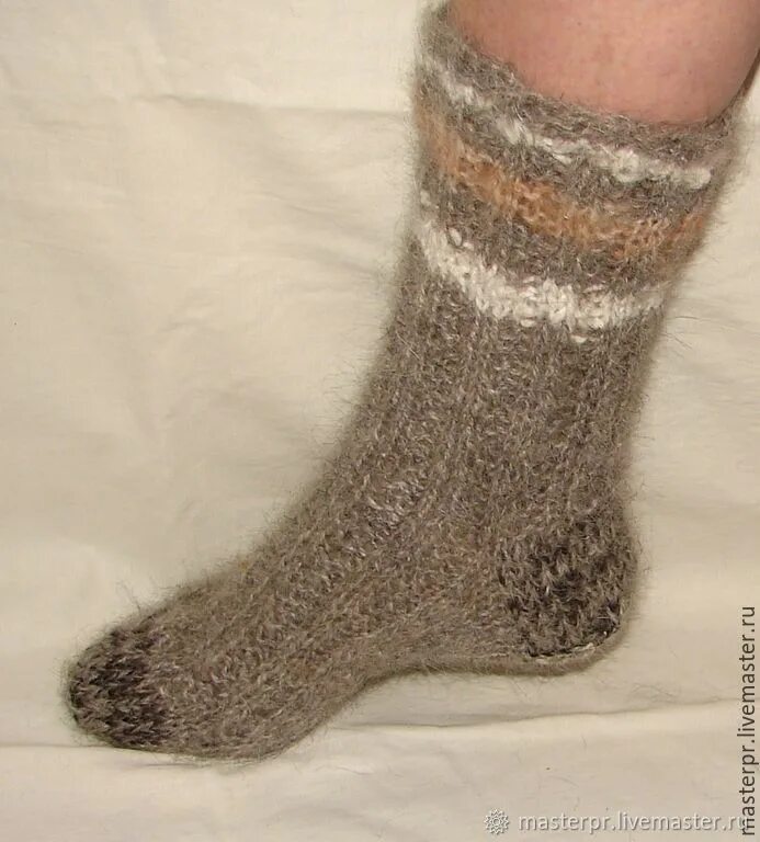 Вязаные носки из овечьей шерсти. Сноски из собачьей шерсти. Носки из собачьей шерсти. Пушистые шерстяные носочки. Детские носки из собачьей шерсти.