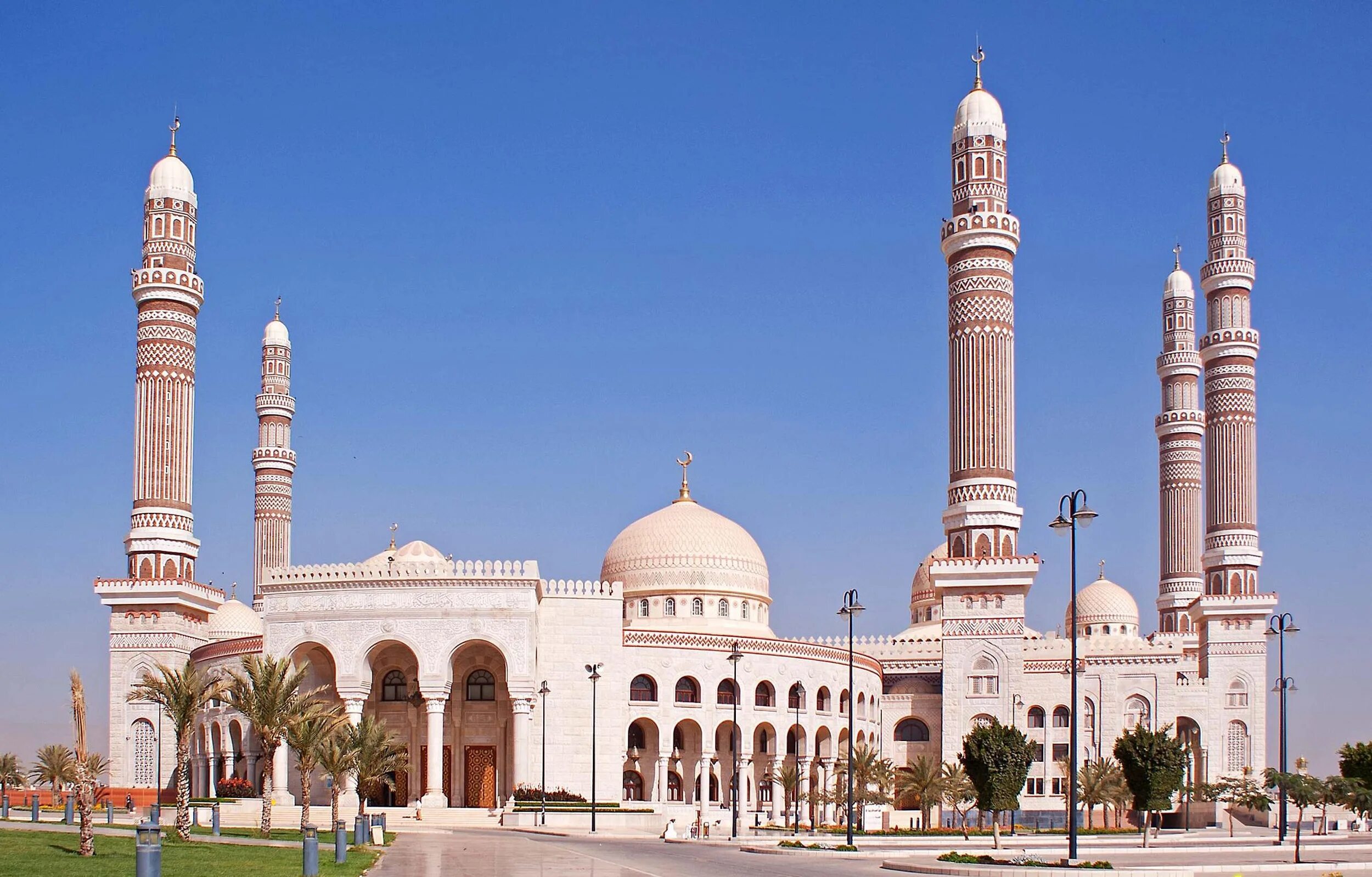 Город сана страна. Мечеть Аль-Салех. Мечеть АС-Салех в Йемене. Мечеть Аль-Джами Аль-кабир. Мечеть в Сане Йемен.