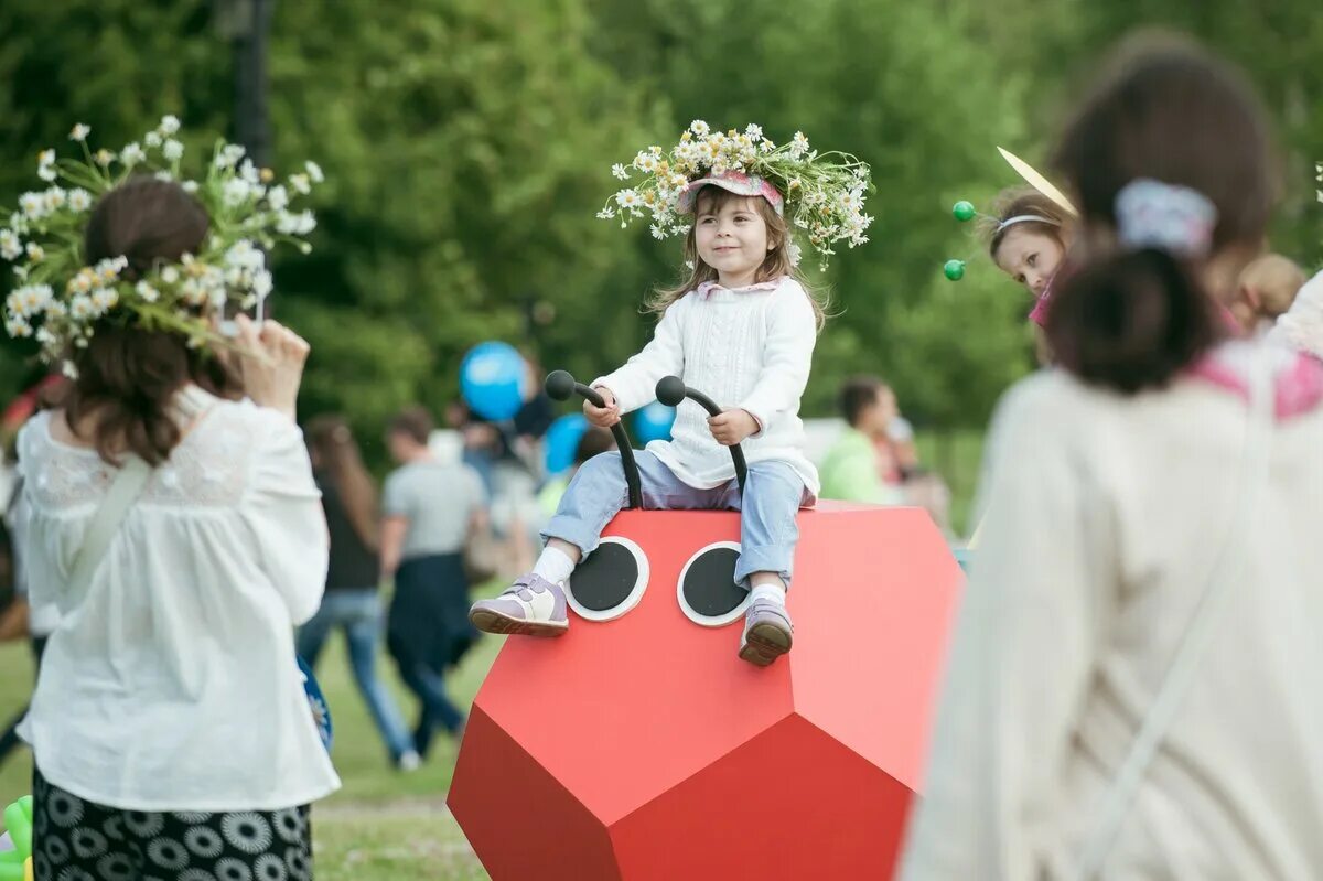 Фестиваль семьи в парке Пулково фото. День семьи любви и верности в 2023 в Москве в Царицыно. День семьи креатив. Лошади в Сокольниках фестиваль.