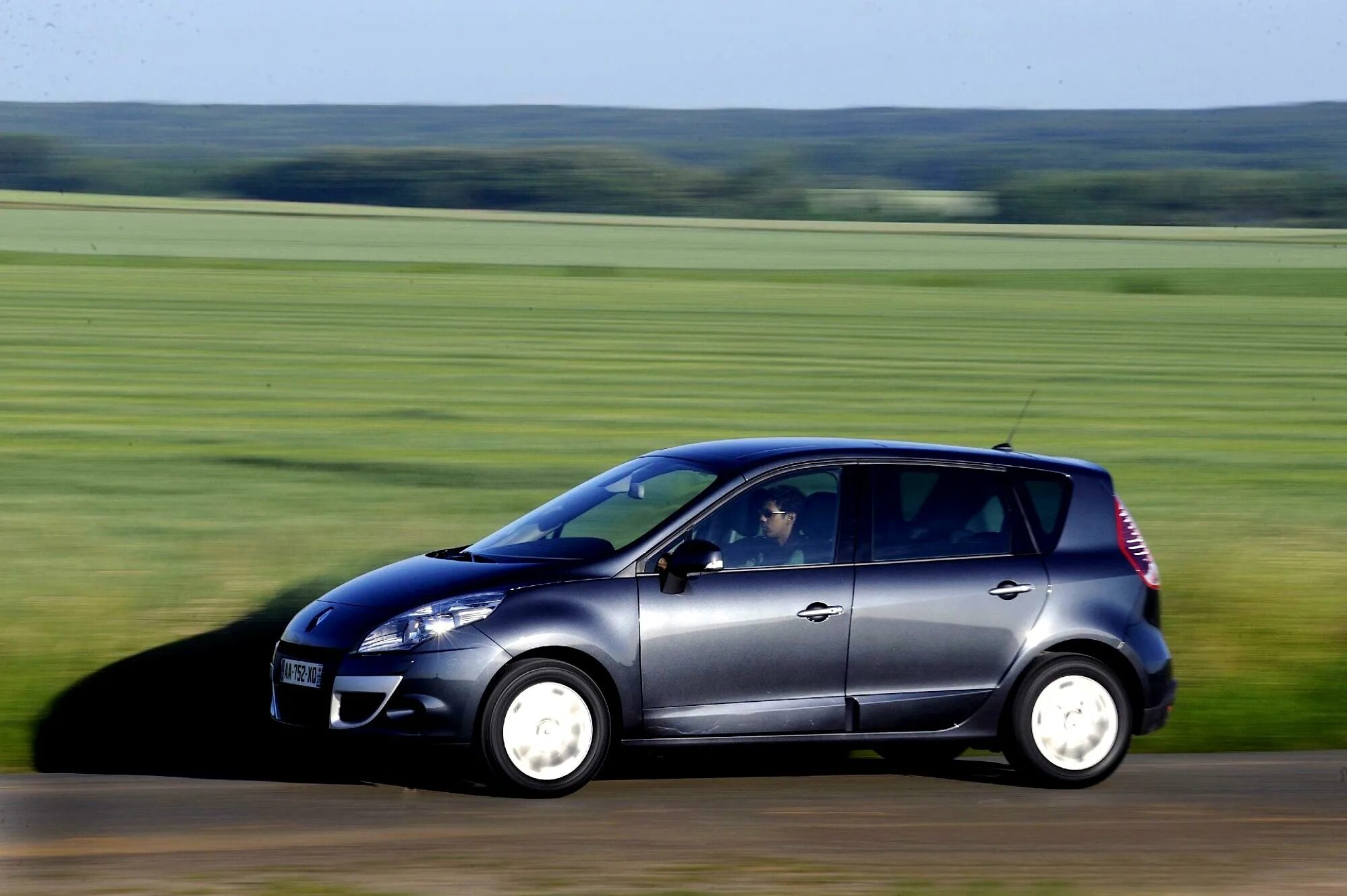 Renault scenic e. Рено Сценик 3. Renault Меган Сценик 3. Рено Сценик 2013. Renault Scenic 2010.