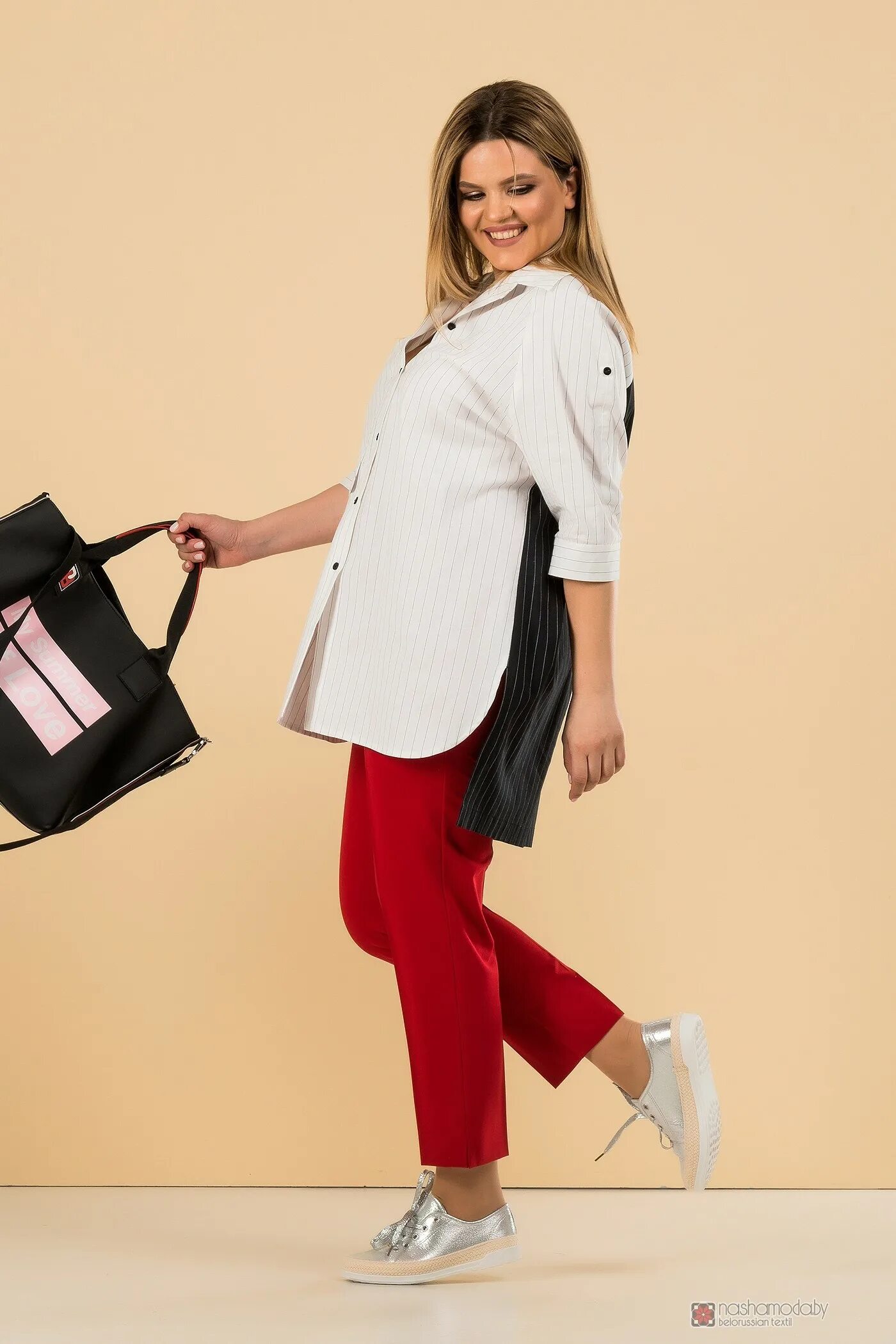 одежда мода люкс. костюм из жаккарда. одежда мода люкс. шоу рум реклама. летнее пальто.