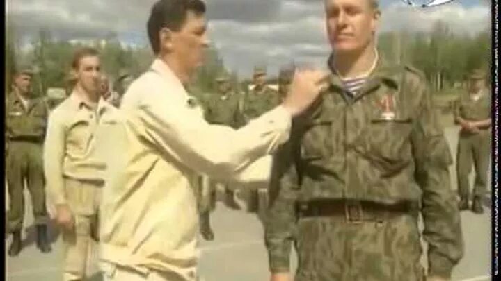 Александр лавров бесконтактный бой. Шокирующие кадры бесконтактного боя лаврова. Спецназ асбест 1997. Битва спецназа. Бесконтактный бой кадочников.