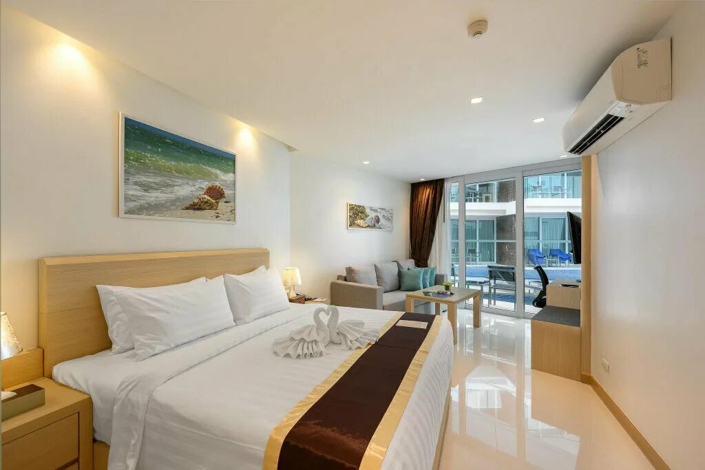 Best western beachfront hotel phuket. Best Western Plus the Beachfront 4 Таиланд Пхукет. Бест вестерн Патонг. Anona Beachfront Phuket Resort 4*. Найн Харн номера отеля.