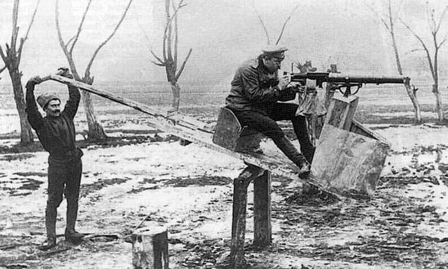 Изобретения во время войн. Пулемёты 1 мировой войны. Стрельба из пулемета Льюиса.