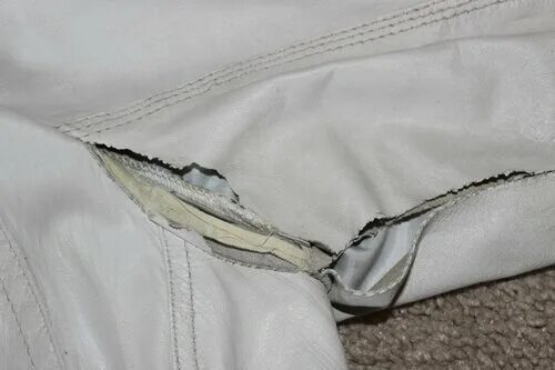 Как зашить шов под мышкой. Потайной шов на куртке. Потайной шов на пуховике. Зашить прореху потайным швом. Как зашить шов под мышкой.