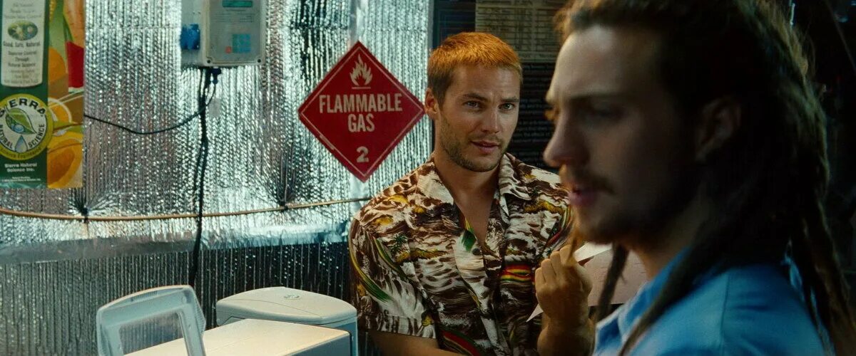 Качество особо опасны. Особо опасен. Тейлор китч особо опасны тату. Особо опасны 2012. Тейлор китч особо опасны.