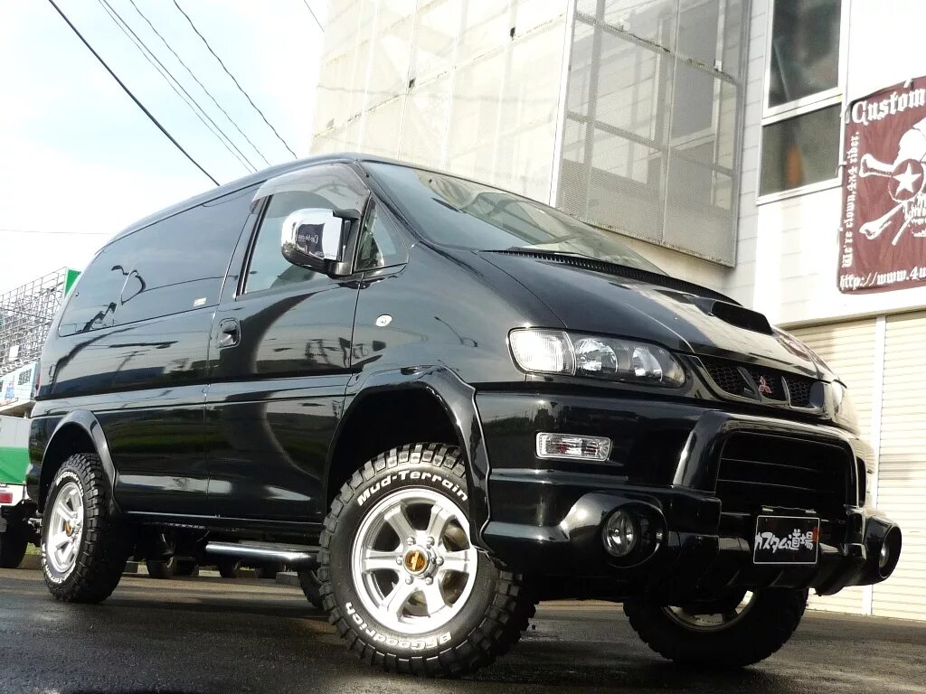 Mmc delica. Мицубиси Делика 4х4. Mitsubishi Delica d4. Mitsubishi Delica полный привод. Митсубиси Делика 4х4 2003г.