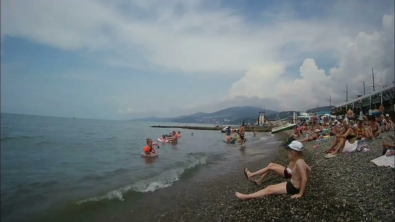 Сочи в июне можно ли купаться. Пляж Чкаловский в Адлере. Адлер пляж 2022. Адлер Курортный городок пляж Чкаловский. Пляж Сочи Адлер 2021.