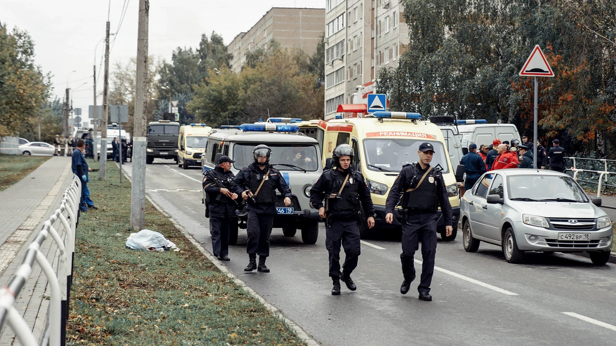 Стрельба в крокусе сколько погибших. Перестрелка в школе Россия. Стрельба в школе сейчас. Нападение на школу в Ижевске.