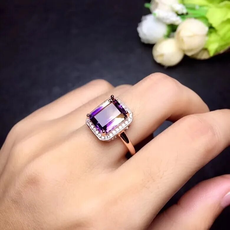 Носить кольцо аметистом. Кольцо с большим аметистом. Кольцо из аметиста цельное. Носить кольцо аметистом. Кольцо султанит аметист кристалл.