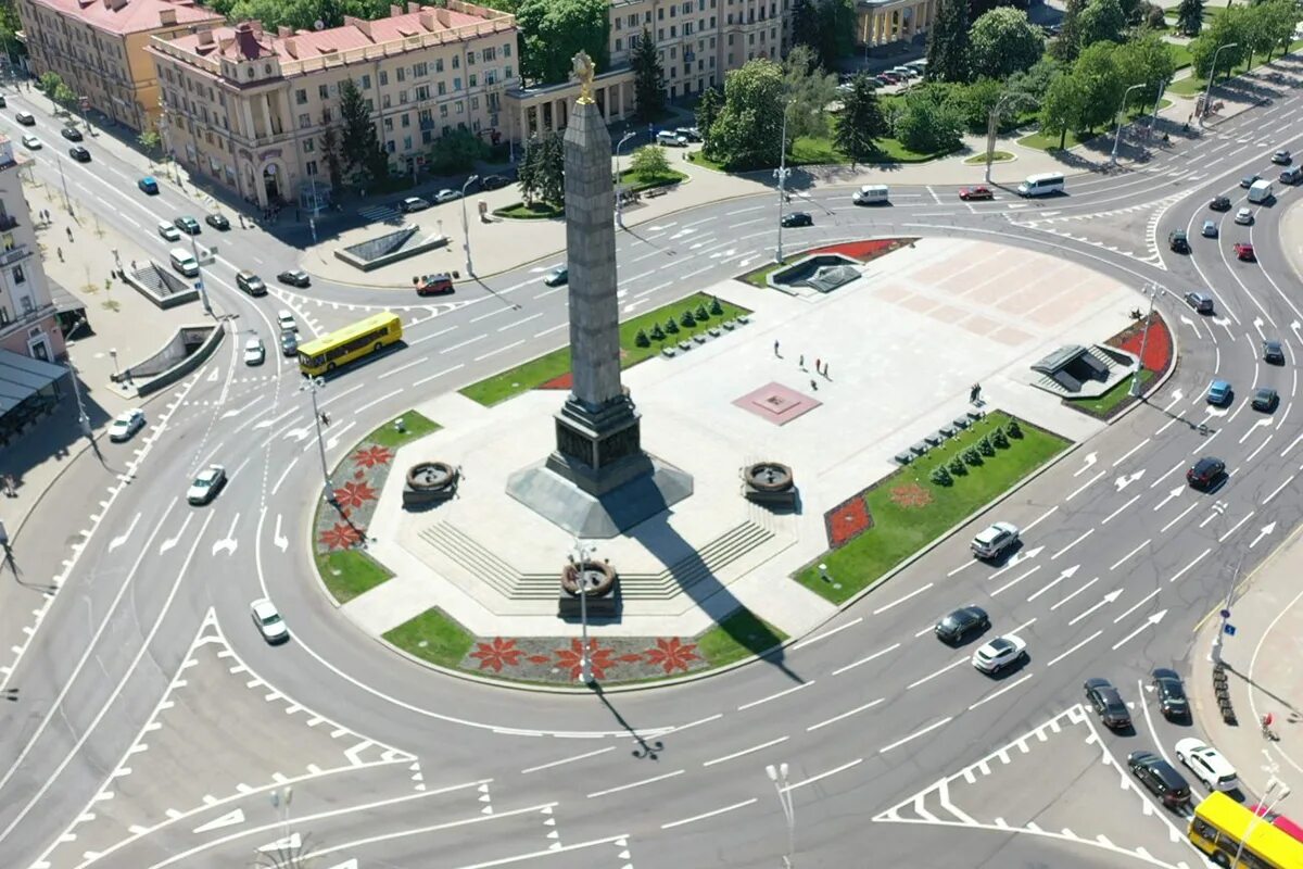 Пл дороги. Минск Обелиск Победы. Площадь Победы в Белоруссии. Монумент Победы Минск. Минская площадь Победы.