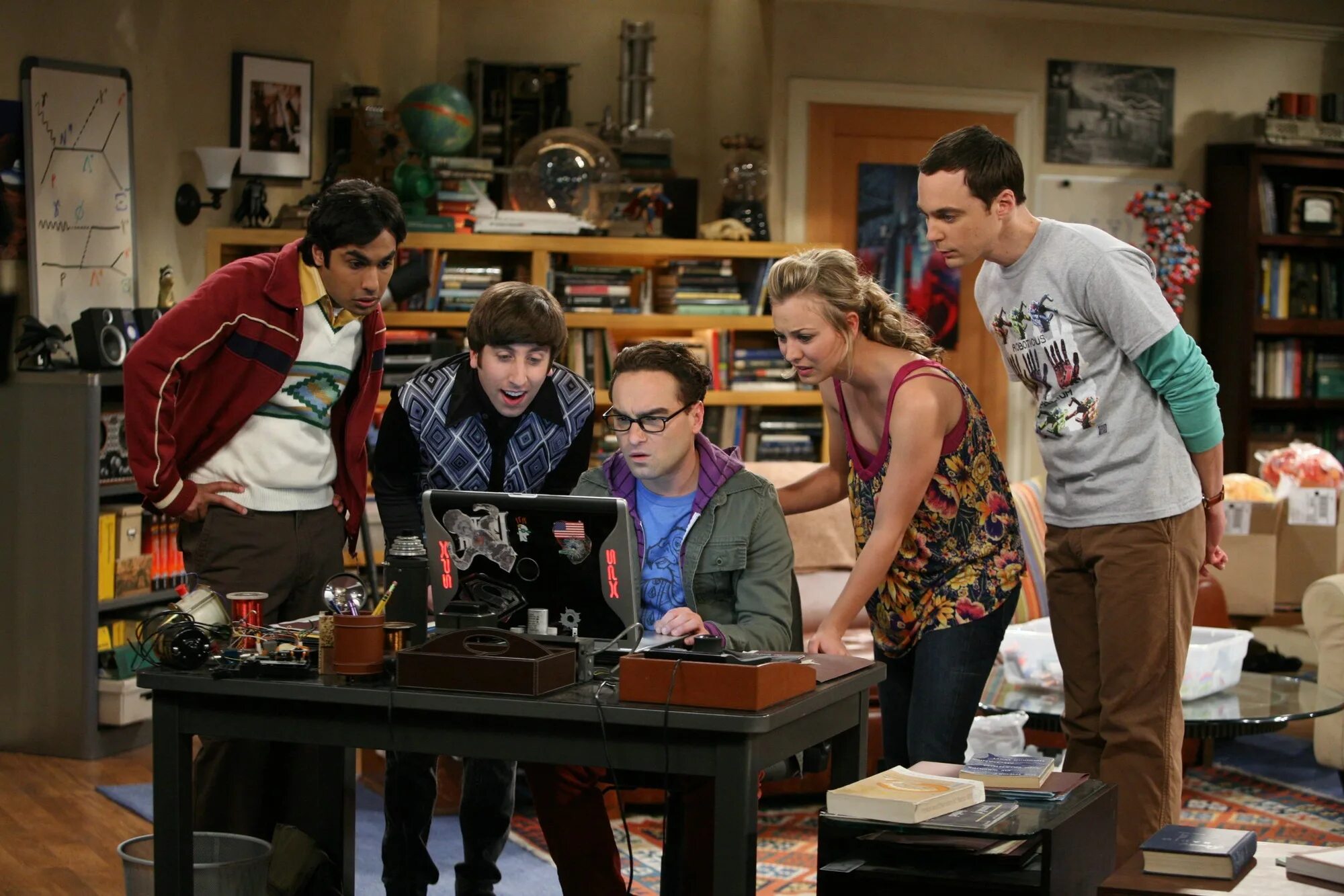 Big Bang Theory. Чак Лорри теория большого взрыва. Уайатт теория большого взрыва. Теория большого взрыва (the big Bang Theory).