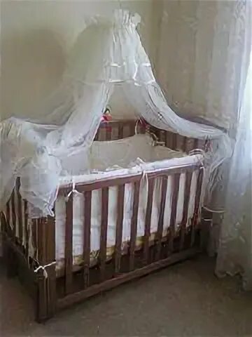 Авито кроватки для новорожденных б. Темная детская кроватка с бортиками и балдахином. Детские кровати для грудничков. Детская кроватка 60 тыс. Детская кроватка б/у.