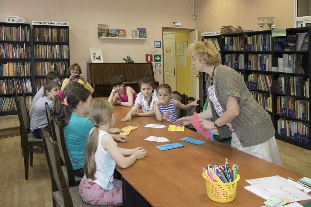 Работа библиотеки на улице. Библиотека 175 Москва. Детская библиотека в Зюзино. Библиотека на улице акции.