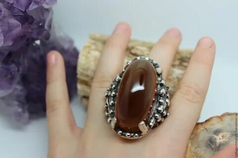Украшение с большим камнем