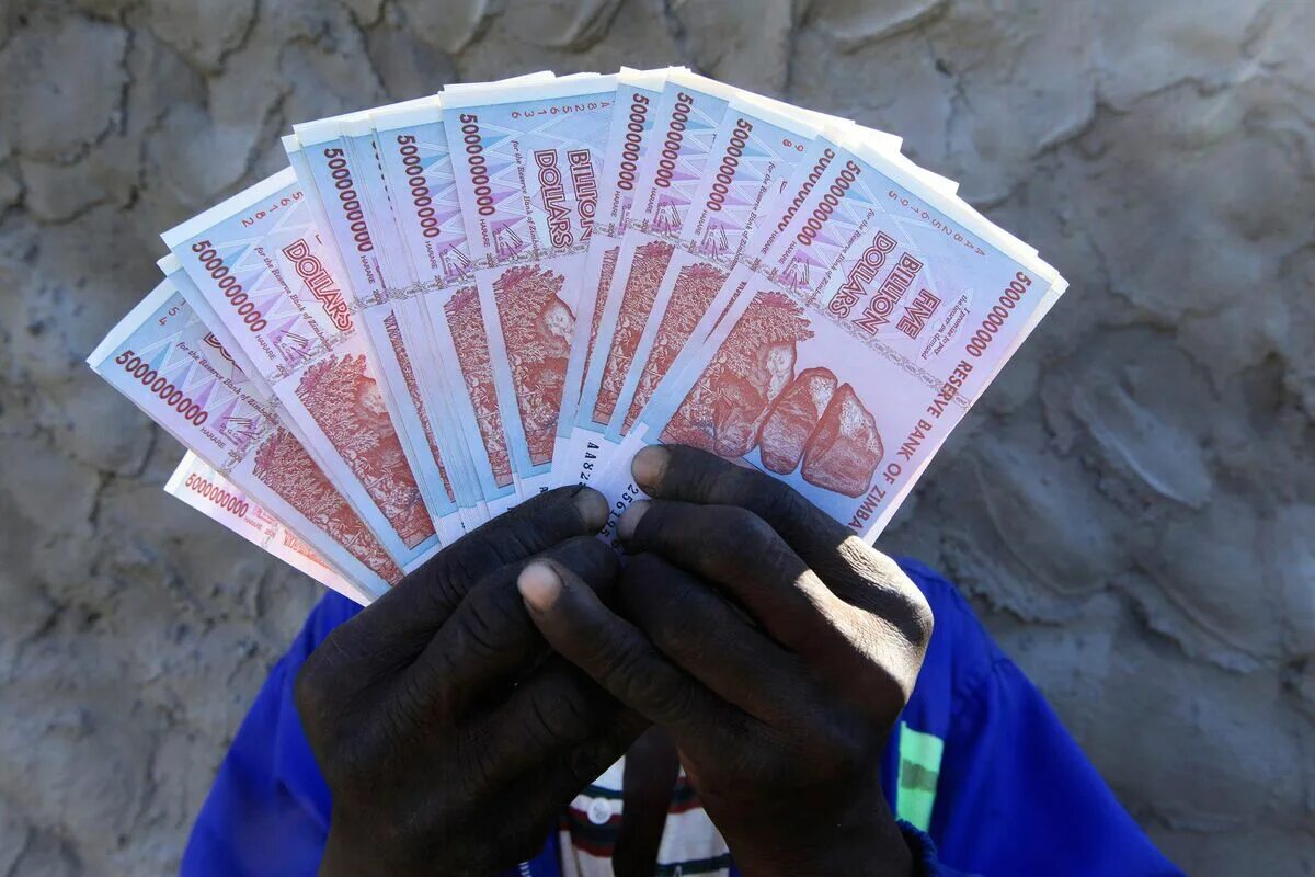 1 миллиард зимбабвийских долларов. Гиперинфляция в Зимбабве 2008. Инфляция в Зимбабве 2008. Гиперинфляция в Зимбабве. Валюта Зимбабве.