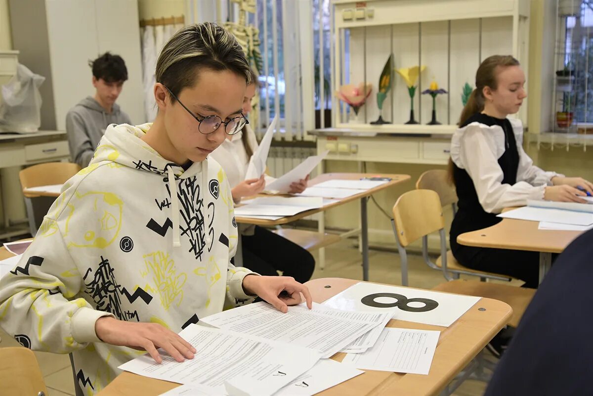 класс региональный. класс региональный. студентка омгау косички.