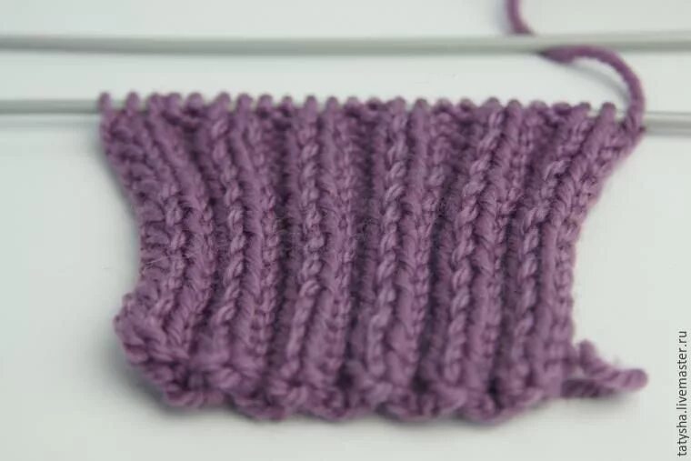 Повязка с перехлестом. Повязка на голову вязаная спицами. Узор для повязки на голову спицами. Шапка двойной резинкой. Повязка пышной резинкой.