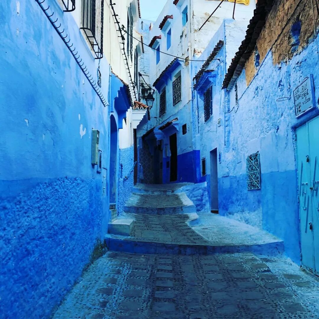 Где живут синие. Шавен (Шефшауэн), Марокко. Голубой город шавен, Марокко. Синий город в Марокко Шефшауэн ночью. Шавен (Шефшауэн или голубой город).