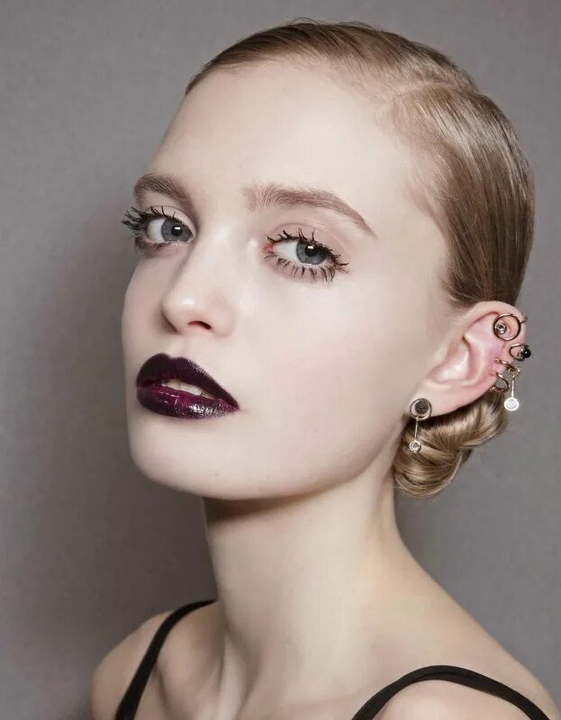 Брови кендалл дженнер 2020. Фарфоровый макияж. Нежный естественный макияж. Фарфоровый макияж. Аристократический макияж.