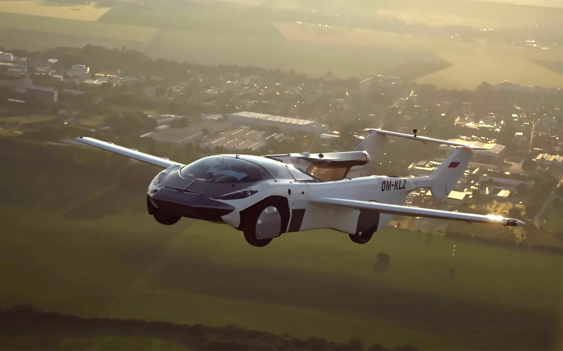 Летающая машина AIRCAR. Klein AIRCAR. Летающий автомобиль Словакия. Klein Vision Air car. Самолет находящийся в полете преодолевает 230 м