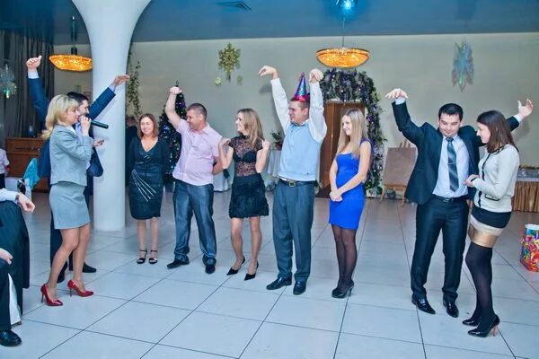 Персонал тренажерного зала. Форма для персонала казино. Менеджер в отеле. Персонал кафе. Коллектив кафе.