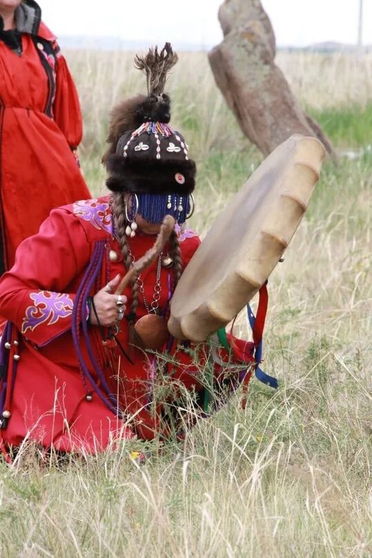 Шаманы хакасии. Чингиз шаман алтайский край. Шаманизм в хакасии. Камлание шамана хакасия. Хакасский шаман.