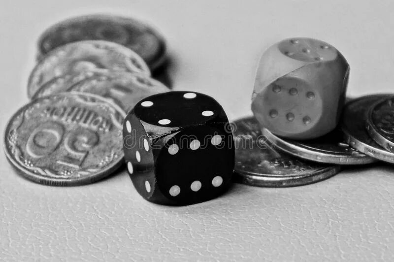 Монета и Игральная кость. Игральные кубики монеты. Монеты и игральные кости в теории вероятностей. Монета и игральный кубик в теории вероятности. Старинная азартная игра с бросанием